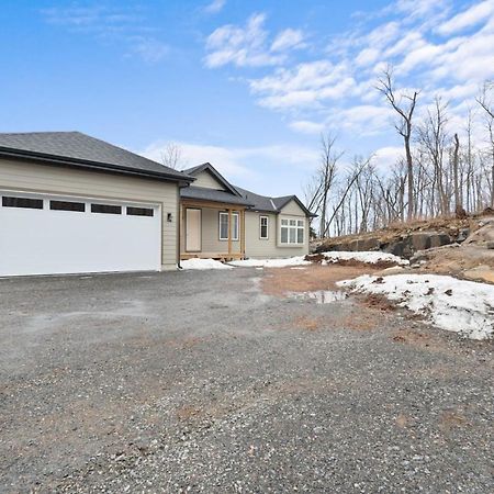 Вілла Muskoka Retreat Stunning Hilltop Views Гантсвілл Екстер'єр фото